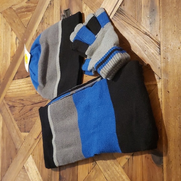Nice Caps 3 pcs Hat , glove , scarf - Picture 1 of 2